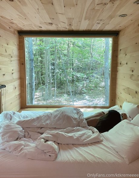 ktktkreme sexy model image