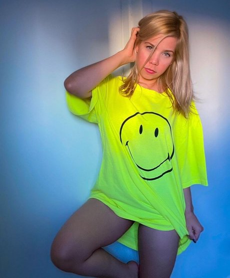 Izza Kowalski sexy model image