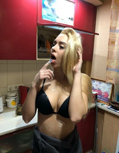 anna yummy erotic model images