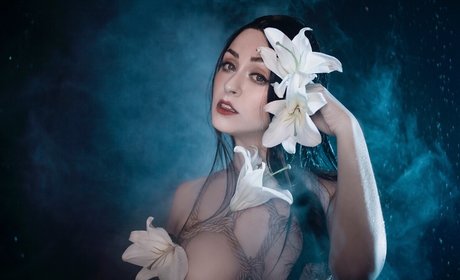 Senedy hot actress photos