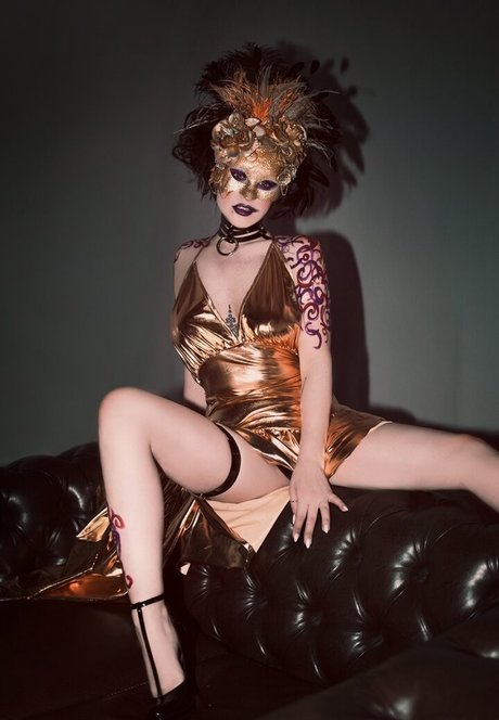 Senedy model top photo