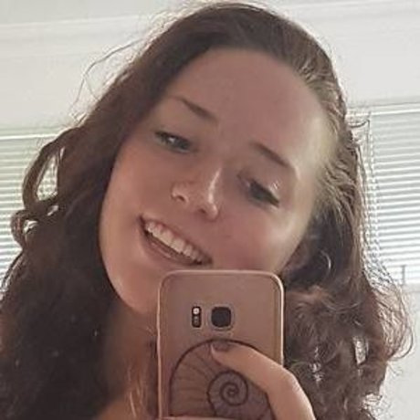 Vantoee naked model img