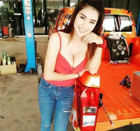 Saowalak Saifak star top picture