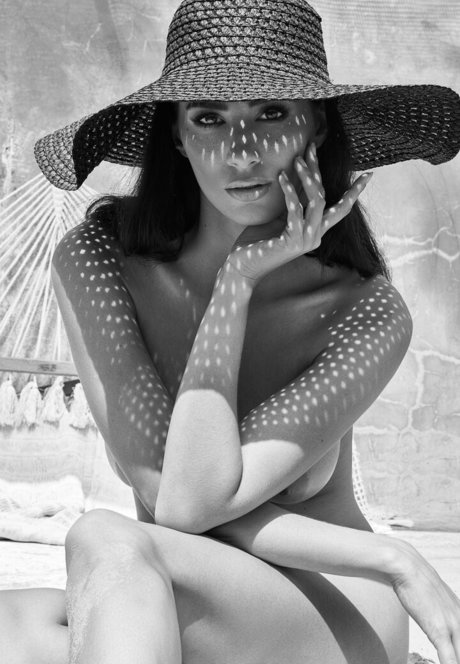 Magdalena Perlinska hot actress photos