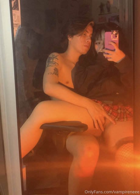 vampireneee model hd galleries