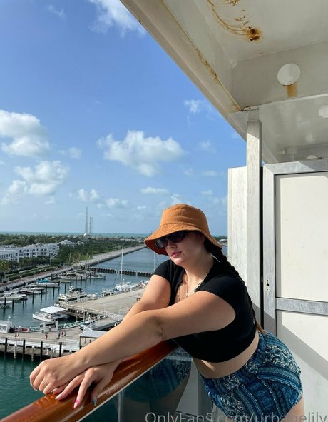 urbabelily nude star galleries