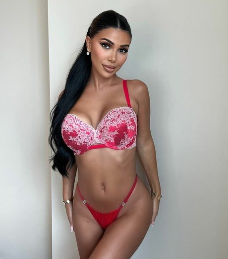 Isabel Raad nice star photos