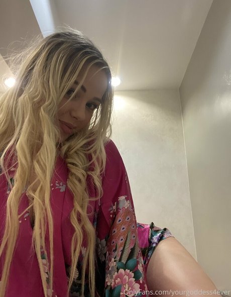 yourgoddess4ever erotic star img