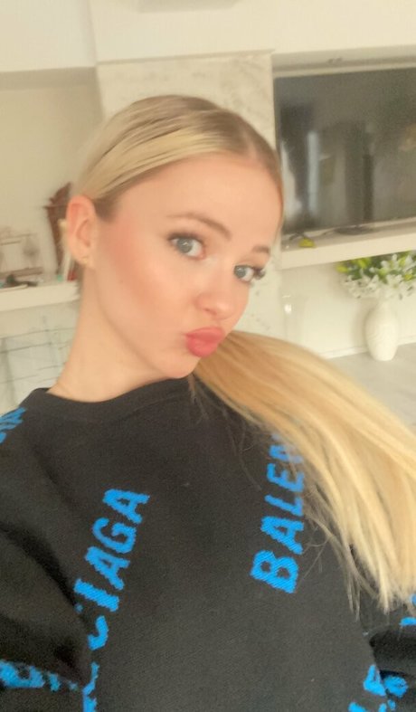 yourgoddess4ever model photo