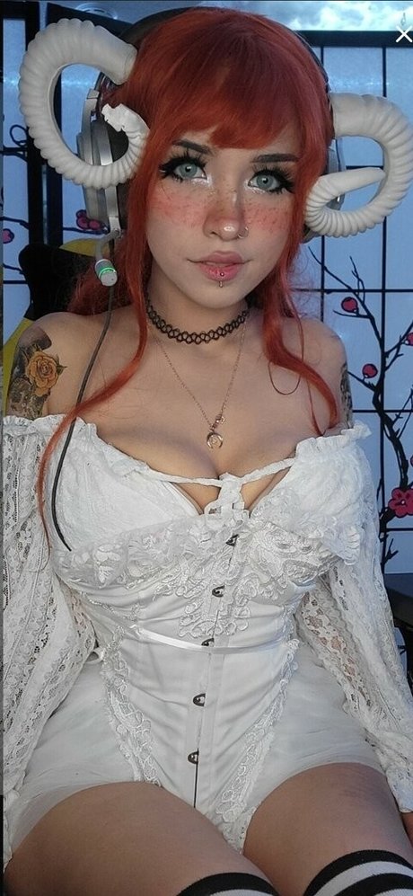 Leighbunbun erotic actress pictures