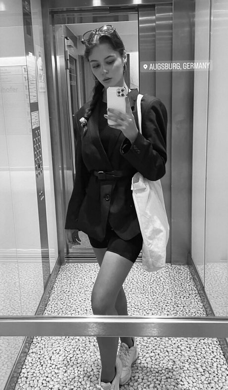 Zoelle exclusive pornstar image