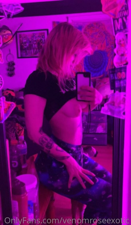 venomroseexotic Quick model image