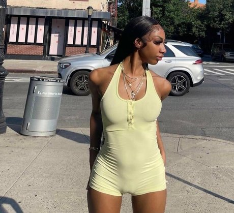 Lagloinski beautiful model image