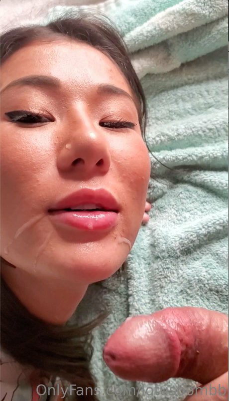 Lotus Bomb nude pornstar archive