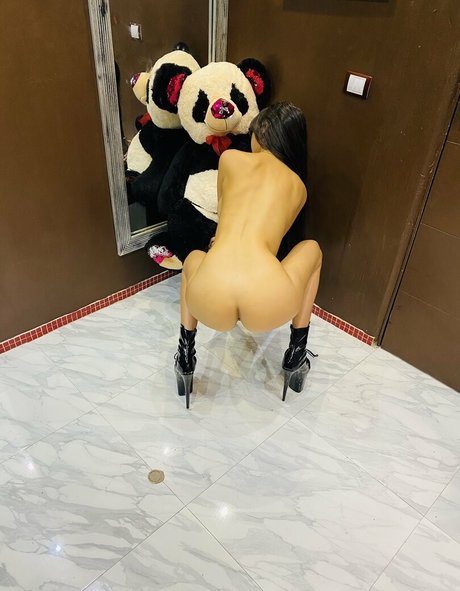 Mia Marin model pretty picture