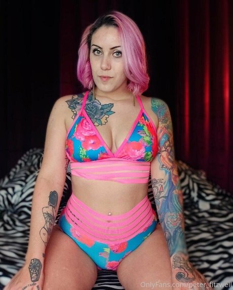 Naomi Foxxx pornstar erotic gallery