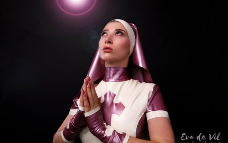 EvaDeVil pornstar naked pics