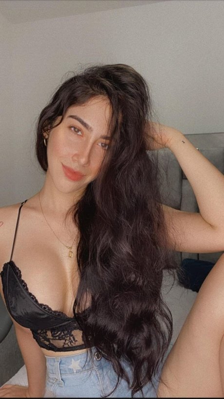 Saralia_ star xxx image