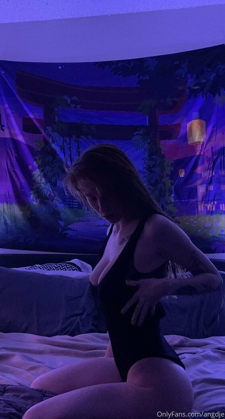 _angdje hot actress gallery