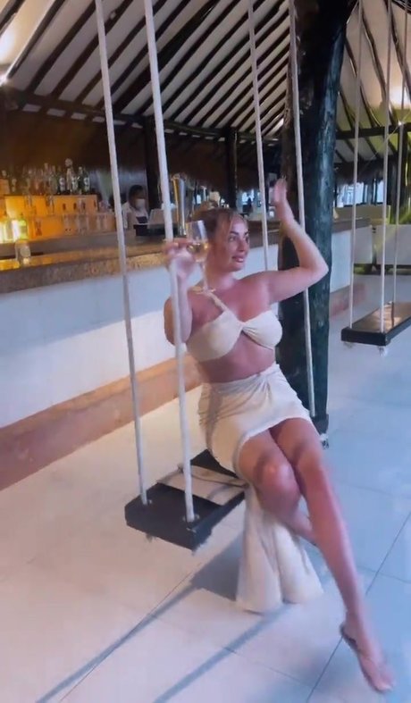 Daisy Watts star top photos