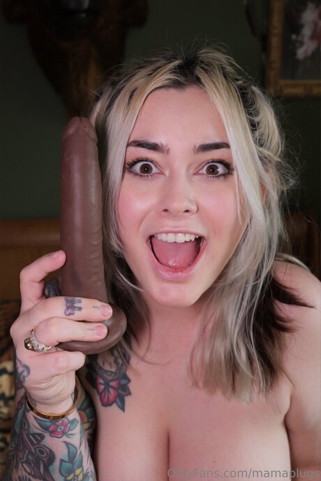 Mamaplugs pornographic actress picture