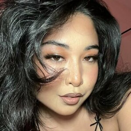 Dollycakes nude actress pics