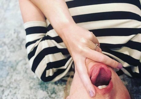 Moxicontin exclusive actress pic