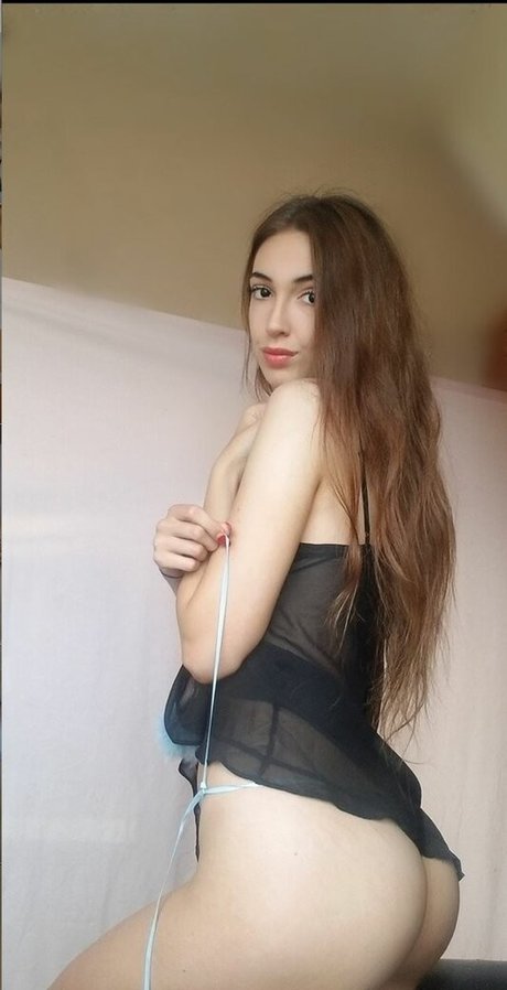 Coral Larsen beautiful model pic