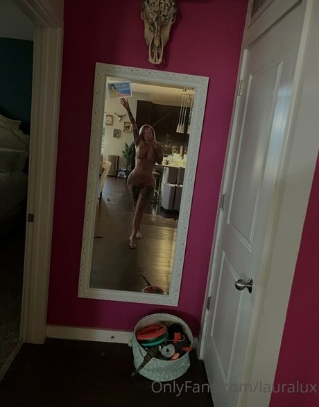 Laura Lux model best img