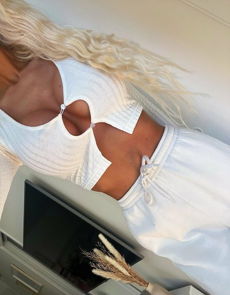 maiababeee star sexy pictures