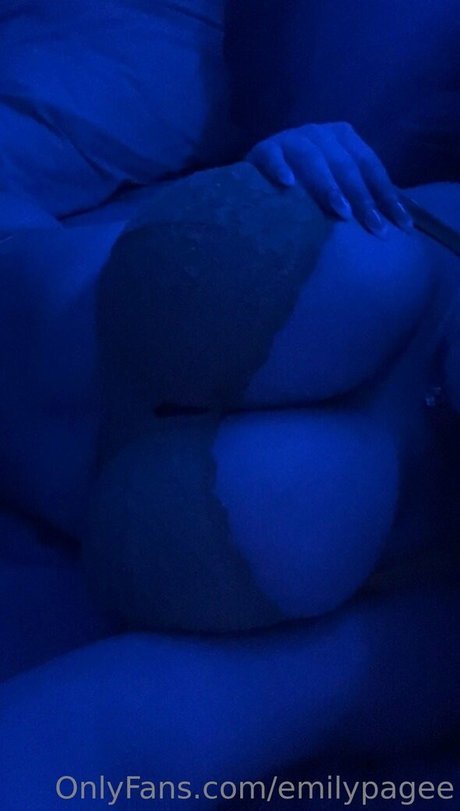 emilypagee nudes model pic