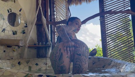 Tigerlilly model perfect photos