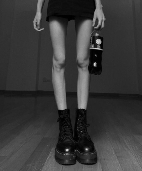 claraneko model adult image