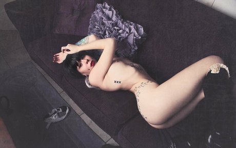 Riini nude model gallery