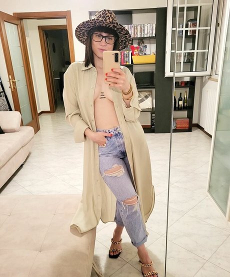 ledmad naked pornstar pic