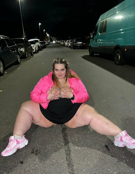 perla exclusive free actress pic