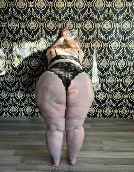 perla exclusive erotic model photos