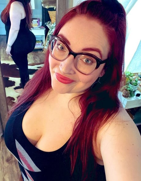 Allie Wayne model adult pictures