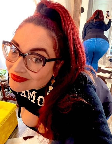 Allie Wayne star erotic image