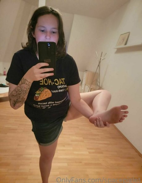 spacepiglet hot star pic