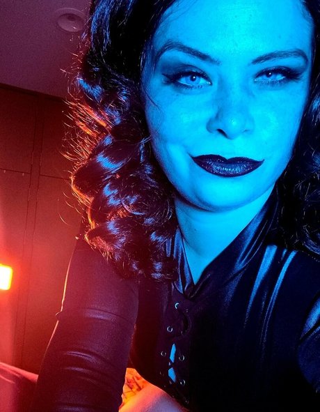 bloodylovely nudes star galleries