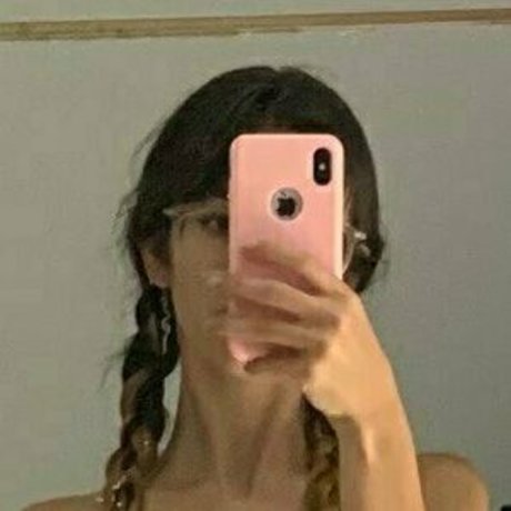 laylaa bby art model pic