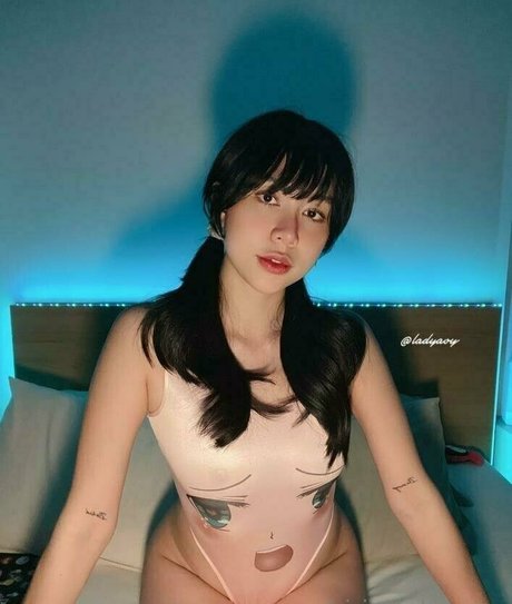 trixiecookiefree model naked img