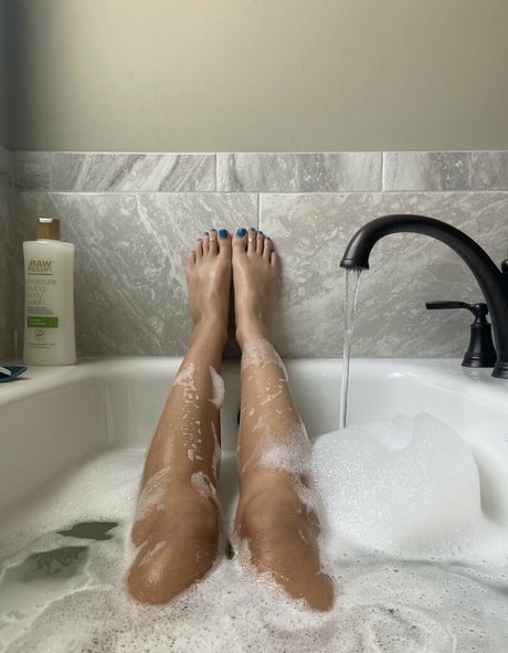 young onlyfans free nude pictures