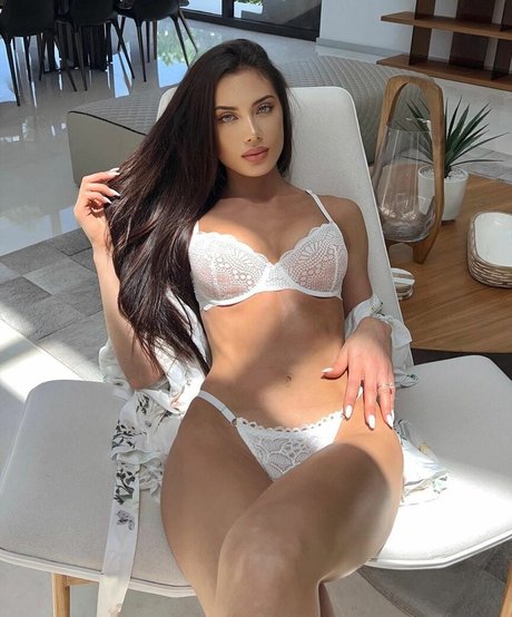 Georgina Mazzeo top star pictures