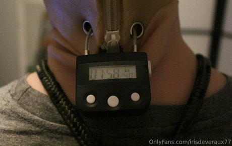 irisdeveraux77 naked star image