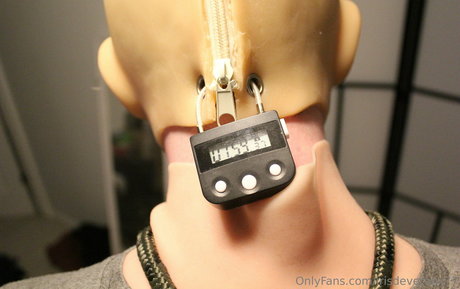 irisdeveraux77 porn star img