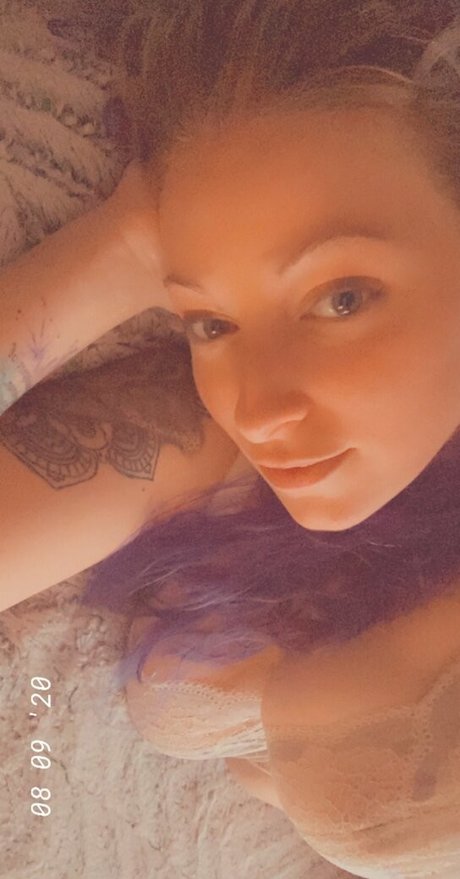 violetcosmos model top picture