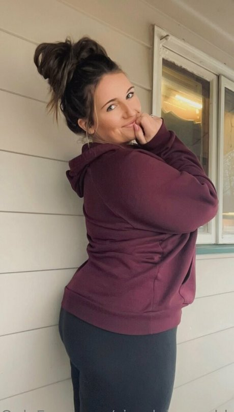 simplyhannahh hot actress photo