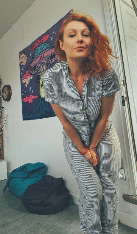 Somethingnotsilly model free pic